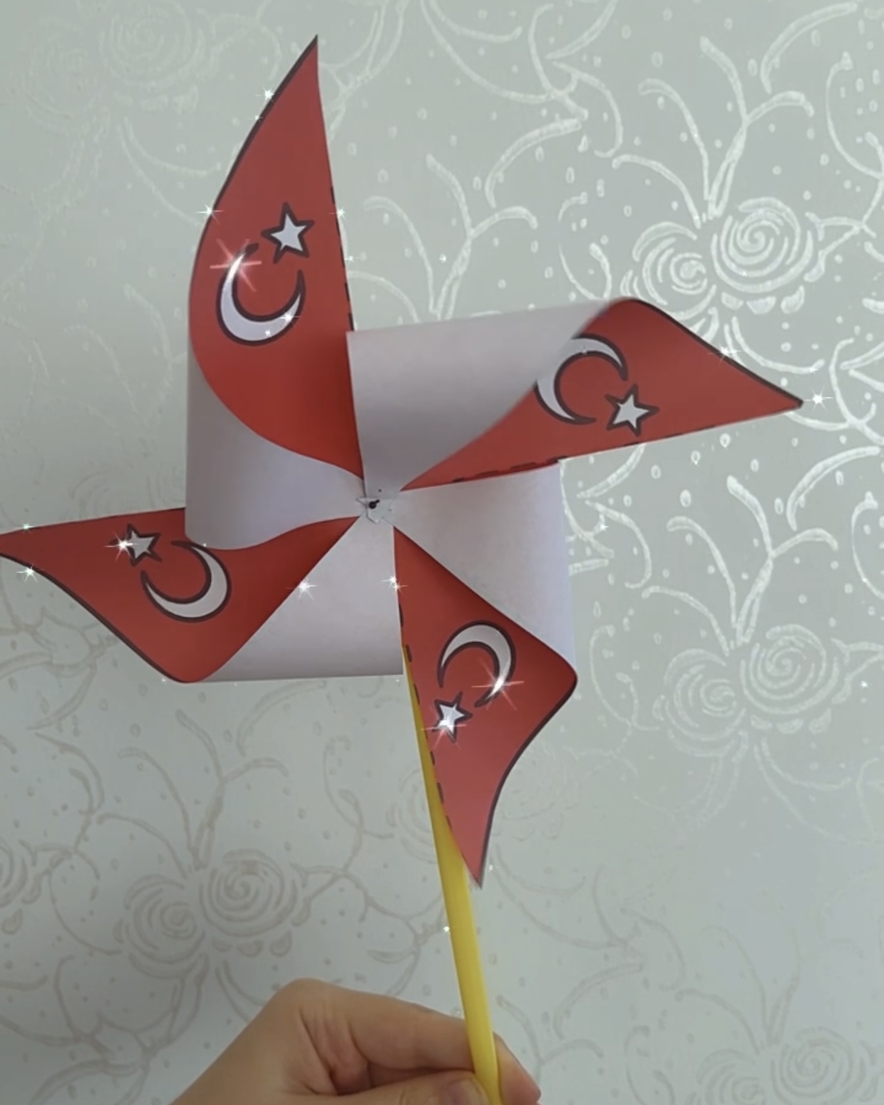 29 Ekim Bayraklı Rüzgargülü